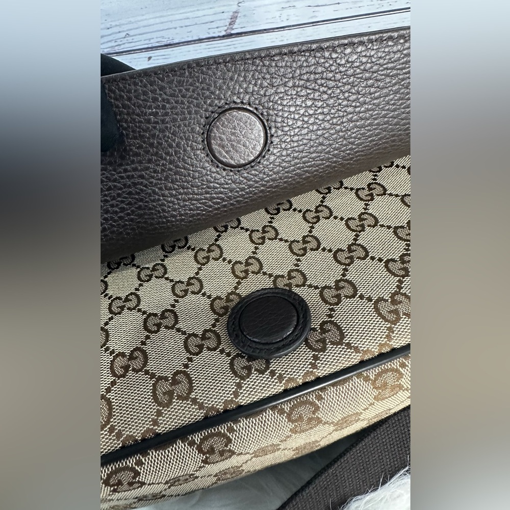 👜 Gucci GG Canvas Messenger Crossbody Bag - Picture 10 of 14